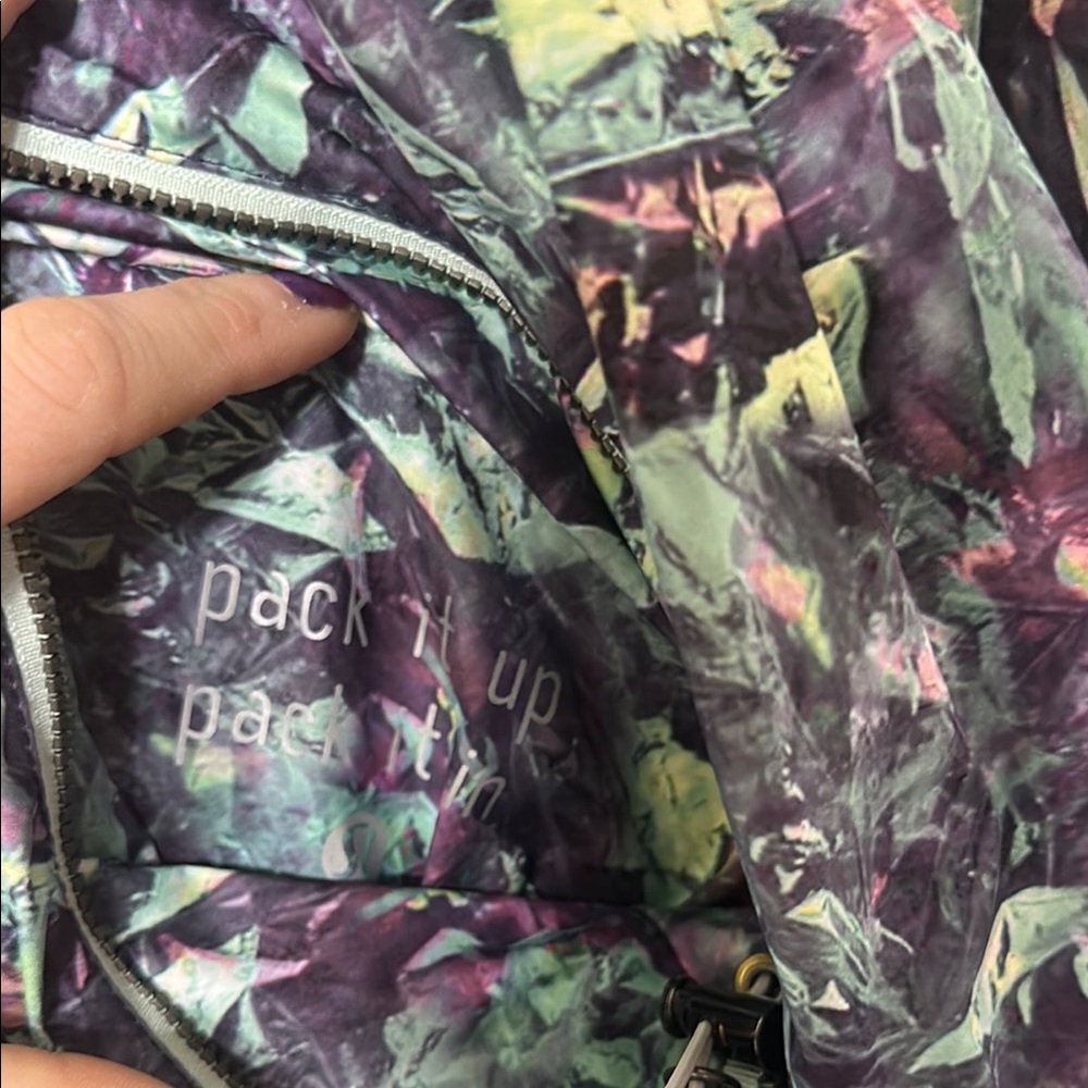 Lululemon Packable Wind Breaker - Picture 6 of 7